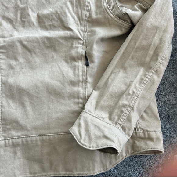 Levi's Tan Lightweight Shirt Jacket with Collared Neckline - Picture 8 of 8